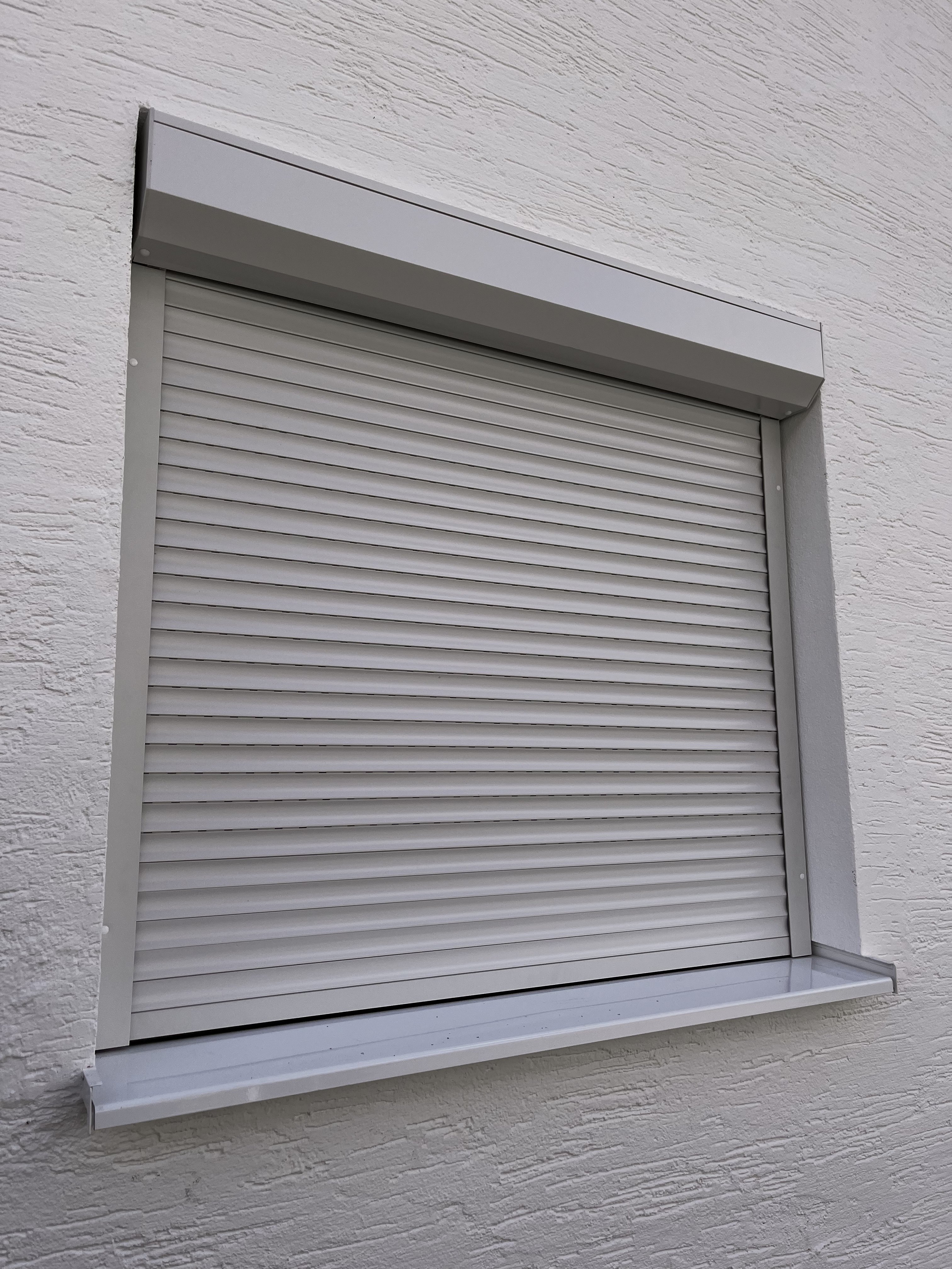 Vorbaurollladen in Weiß, Referenz in Linz